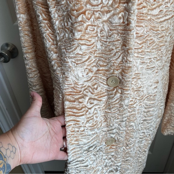 Valerie Stevens Champagne Fur Collar Over Coat - Picture 5 of 9
